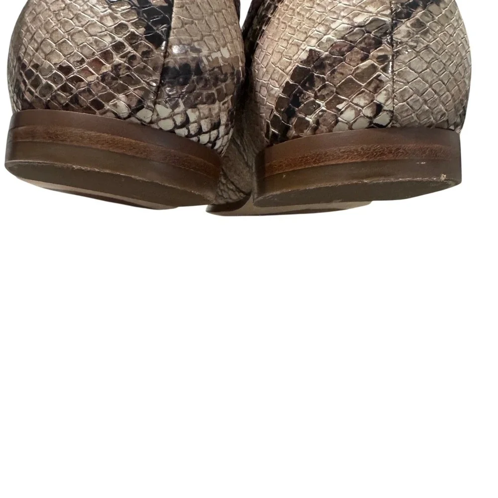Cole Haan day flat business